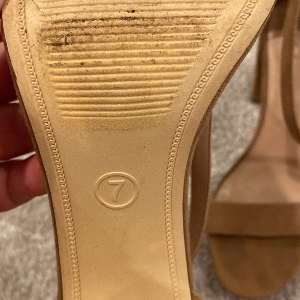 Tan Heels - Picture 3 of 3
